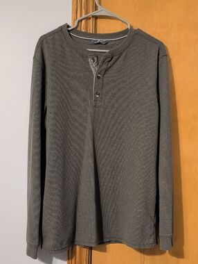 Men's Long-Sleeve Henley in Charcoal Gray